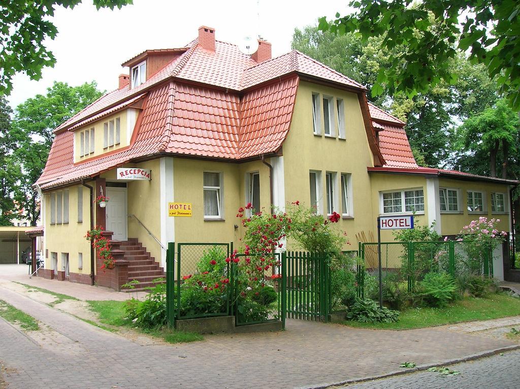 Hotel Pod Platanami Trzebnica Buitenkant foto